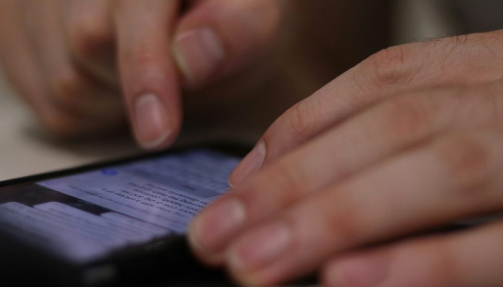 découvrez des exemples de sms d'excuse pour absence au travail et des conseils pratiques pour présenter vos excuses de manière professionnelle et efficace.