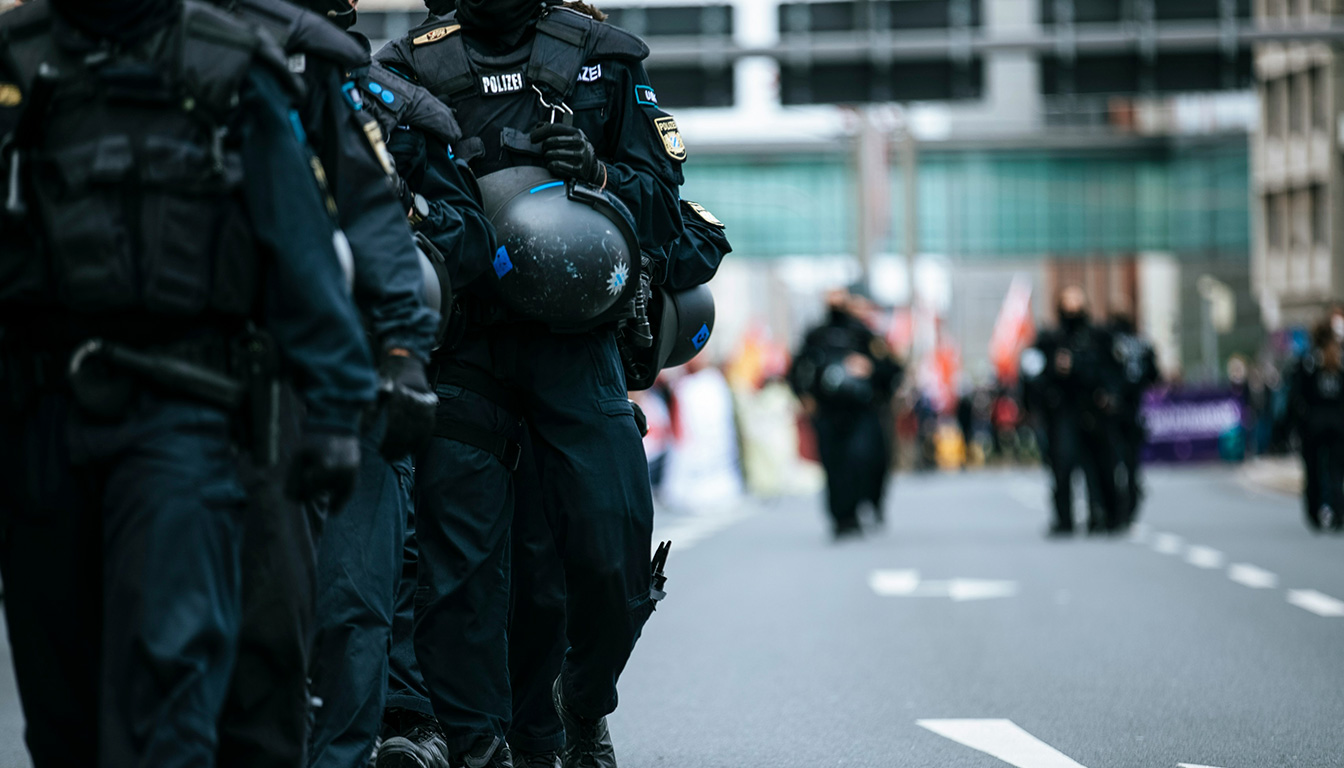 découvrez tout sur le salaire du gign : rémunération mensuelle, primes associées et perspectives d'évolution en fin de carrière pour ces unités d'élite.