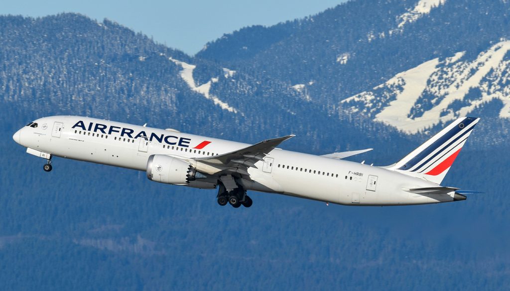 découvrez le salaire d'un commandant de bord chez air france : montant brut, net, rémunération mensuelle et variations selon le type d'appareil piloté.
