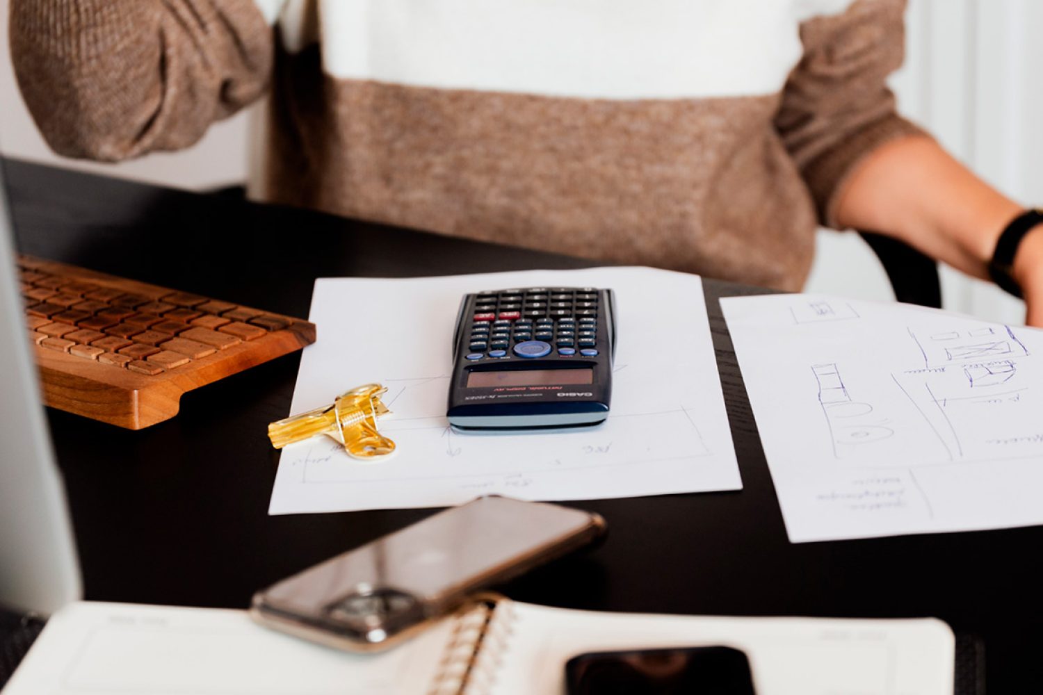 1800 brut en net : calcul, montant réel et exemple concret