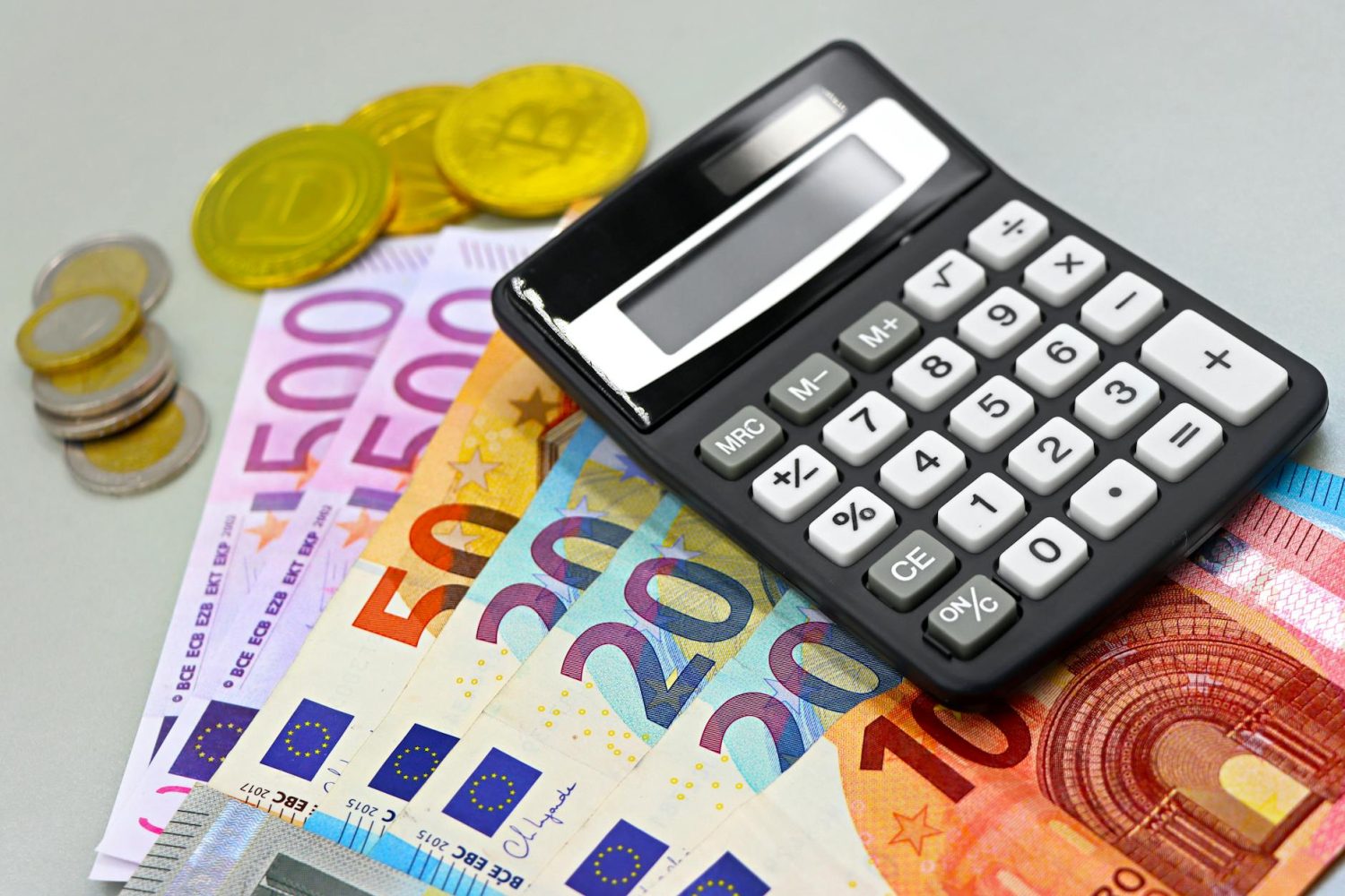2500 brut en net : méthode de calcul et estimations selon votre statut