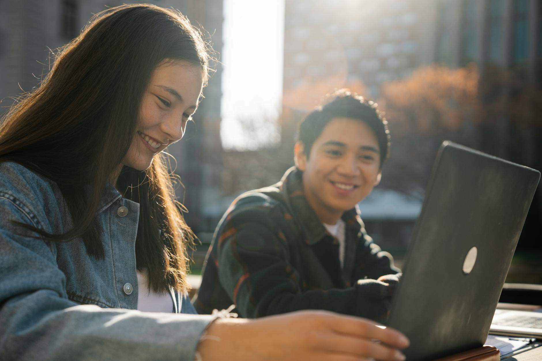 ENT lycée Antoine Bourdelle connexion, — élèves utilisant le portail scolaire sur ordinateur
