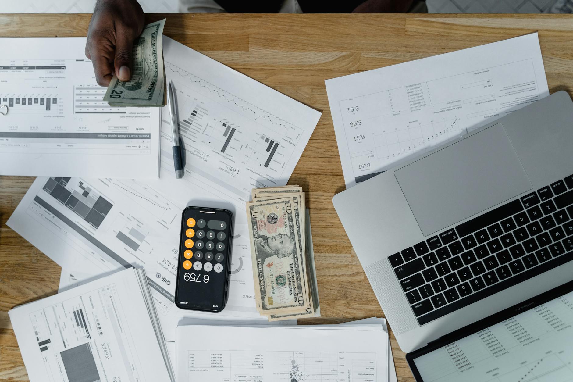 Salaire SMIC 2026 : montants brut et net, chiffres clés à connaître — fiche de paie avec calculatrice