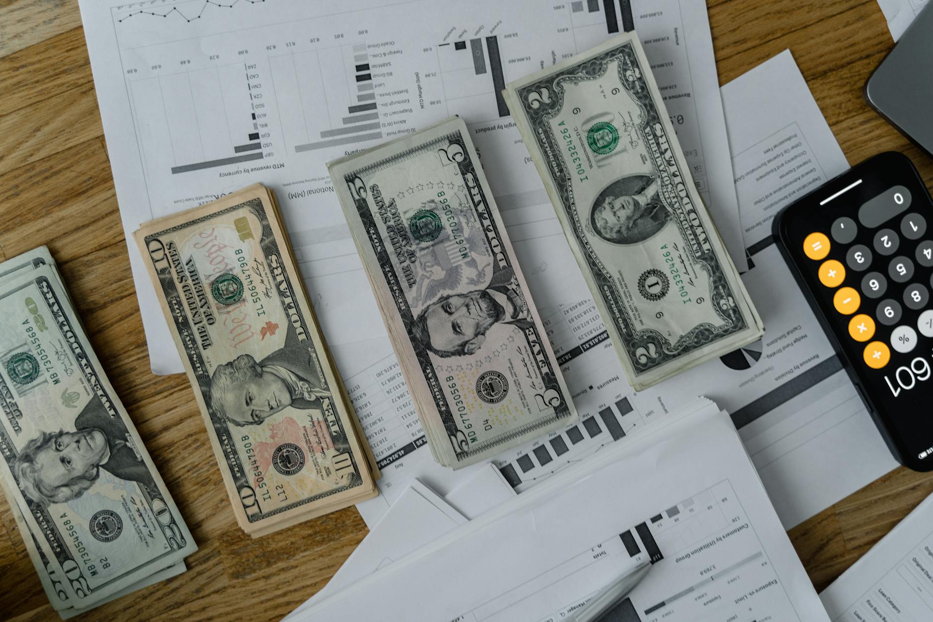 Smic 2021 : chiffres clés en net, brut et double revalorisation — calculatrice documents financiers salaire