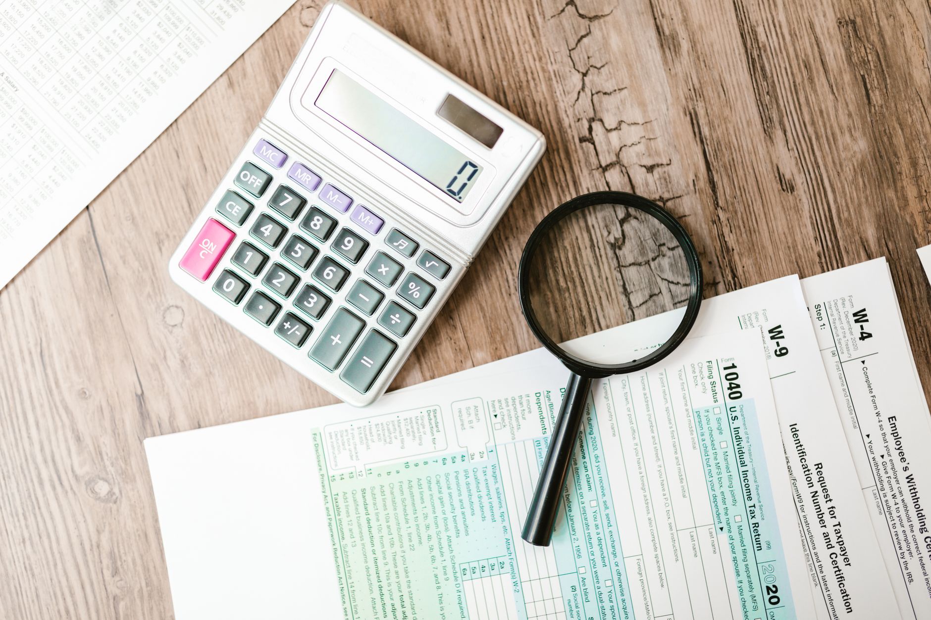 Déclaration d’impôt 2025 : calendrier précis et dates limites par département — formulaires d'impôt et calculatrice sur bureau
