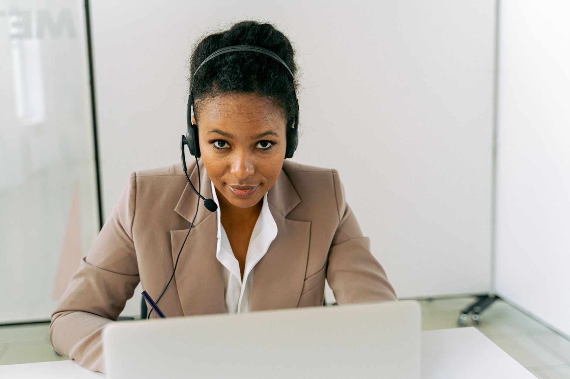 Quel métier exercer sans diplôme — représentant service client au travail