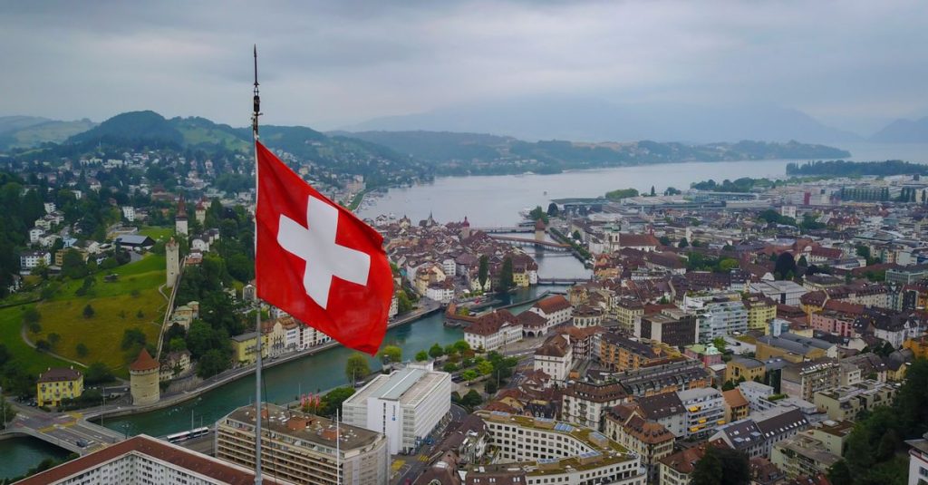 Découvrez comment acheter en Suisse depuis la France : voitures, immobilier et biens de luxe. Conseils pratiques, démarches et avantages pour un achat réussi transfrontalier.