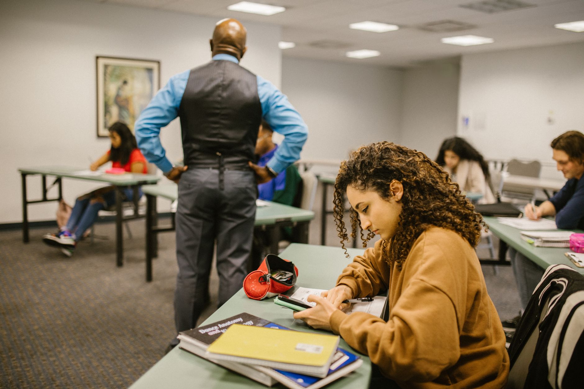 Après un bac STMG : comment choisir entre BTS, BUT, licence et autres parcours — étudiants en classe de gestion