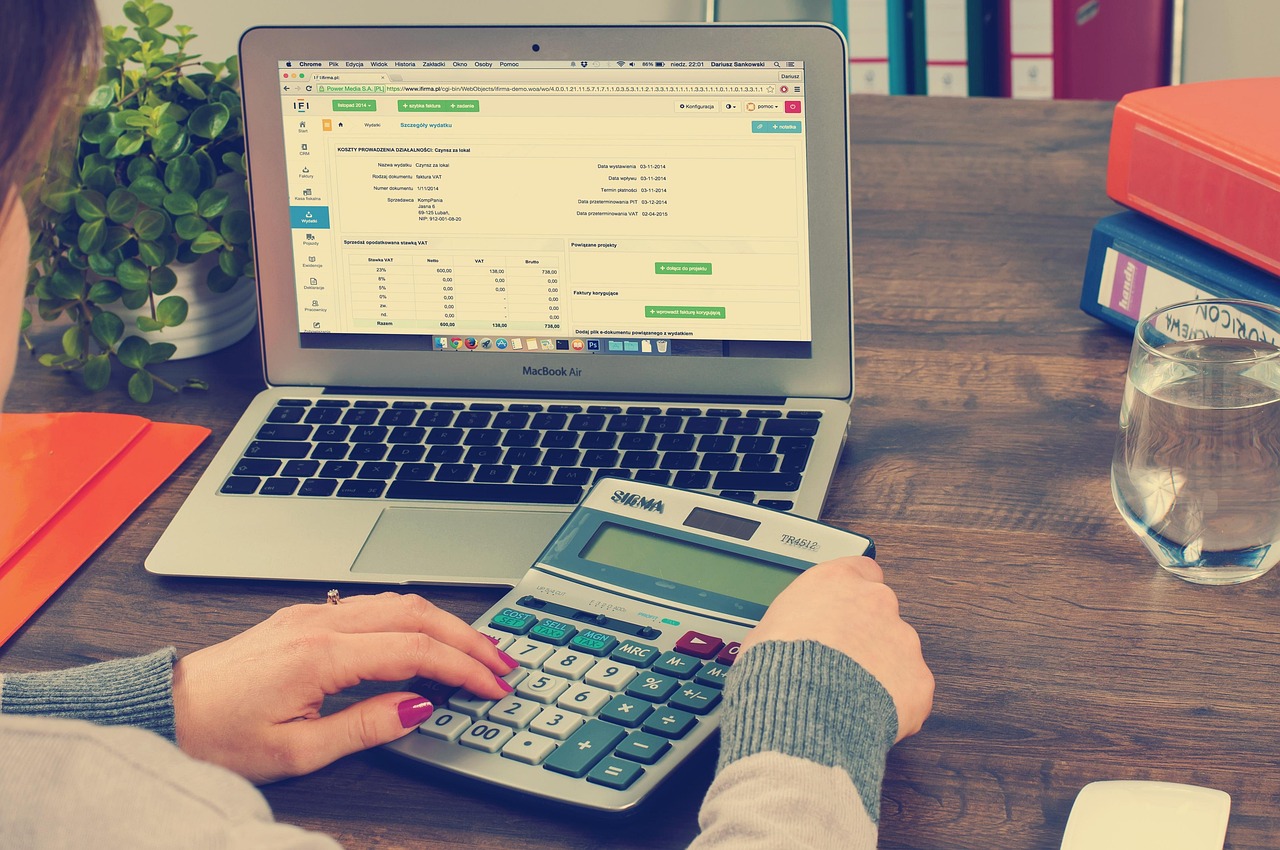 Salaire brut, salaire net, net social, super brut : définitions et repères concrets — calculatrice documents financiers salaire