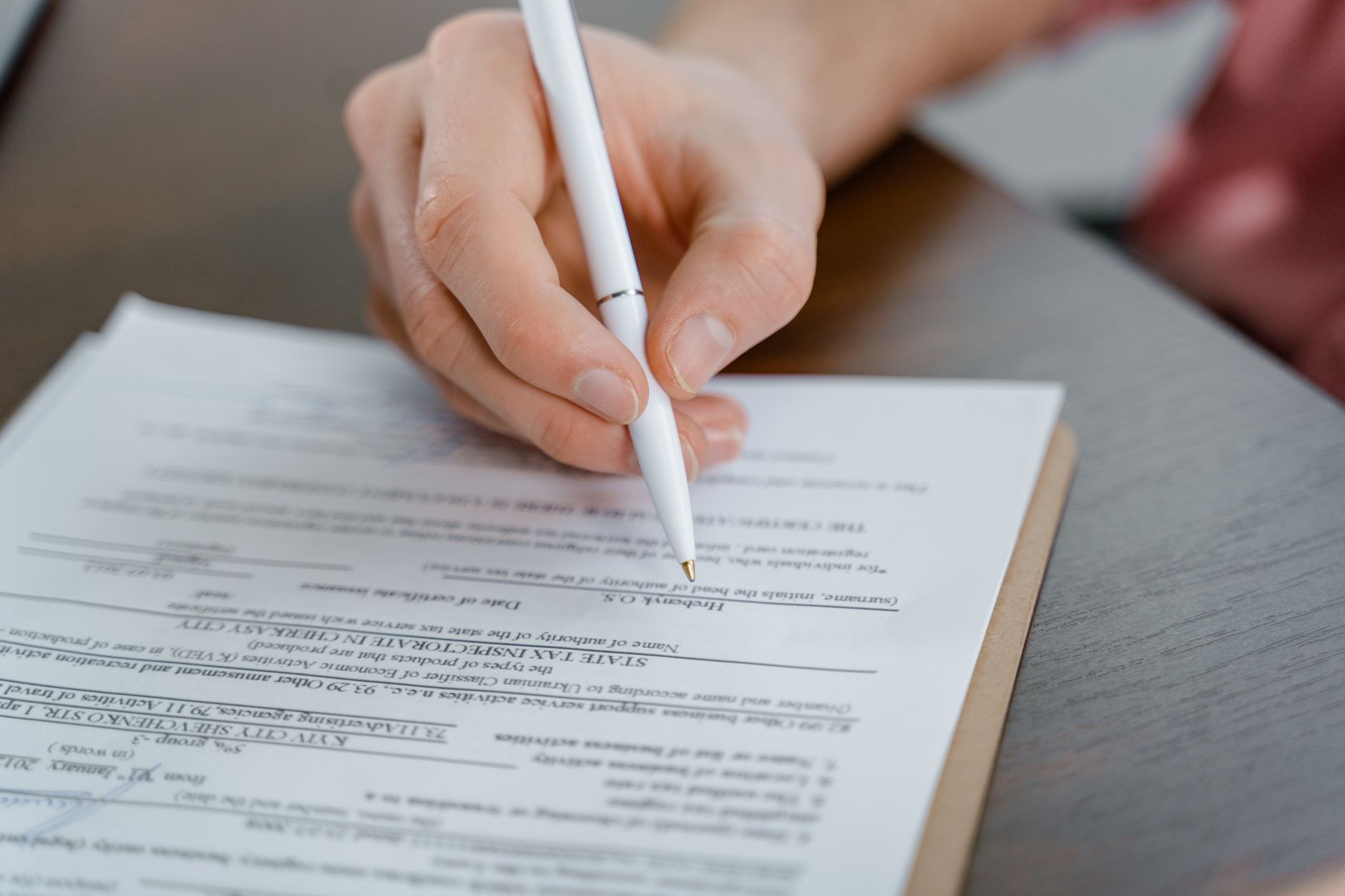 Le délai de traitement AAH dépend de deux organismes — personne remplissant un formulaire d'invalidité