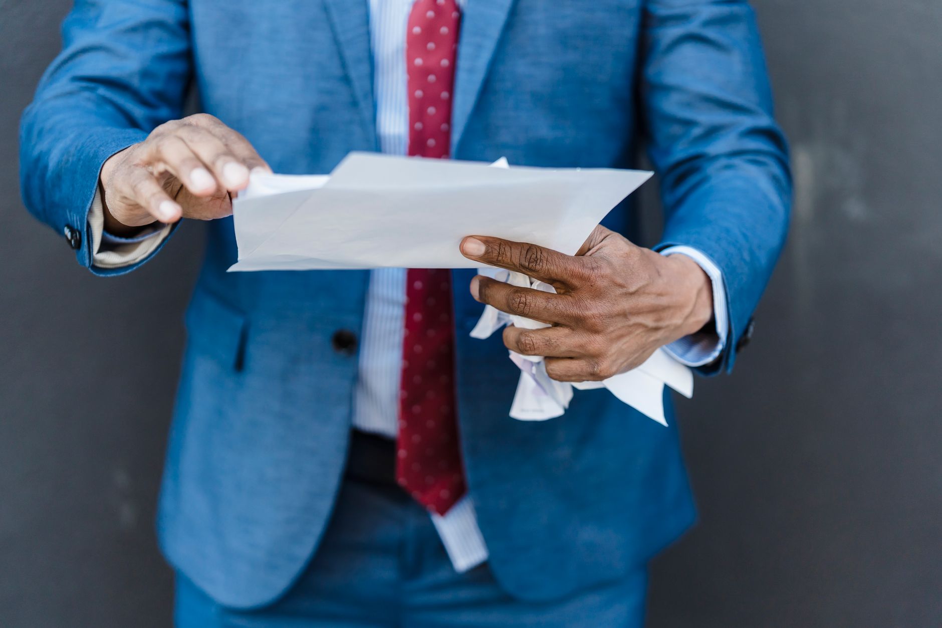 Attestation de salaire : à quoi sert-elle et quel délai retenir ? — Employeur qui tarde à envoyer l’attestation de salaire : que faire ?