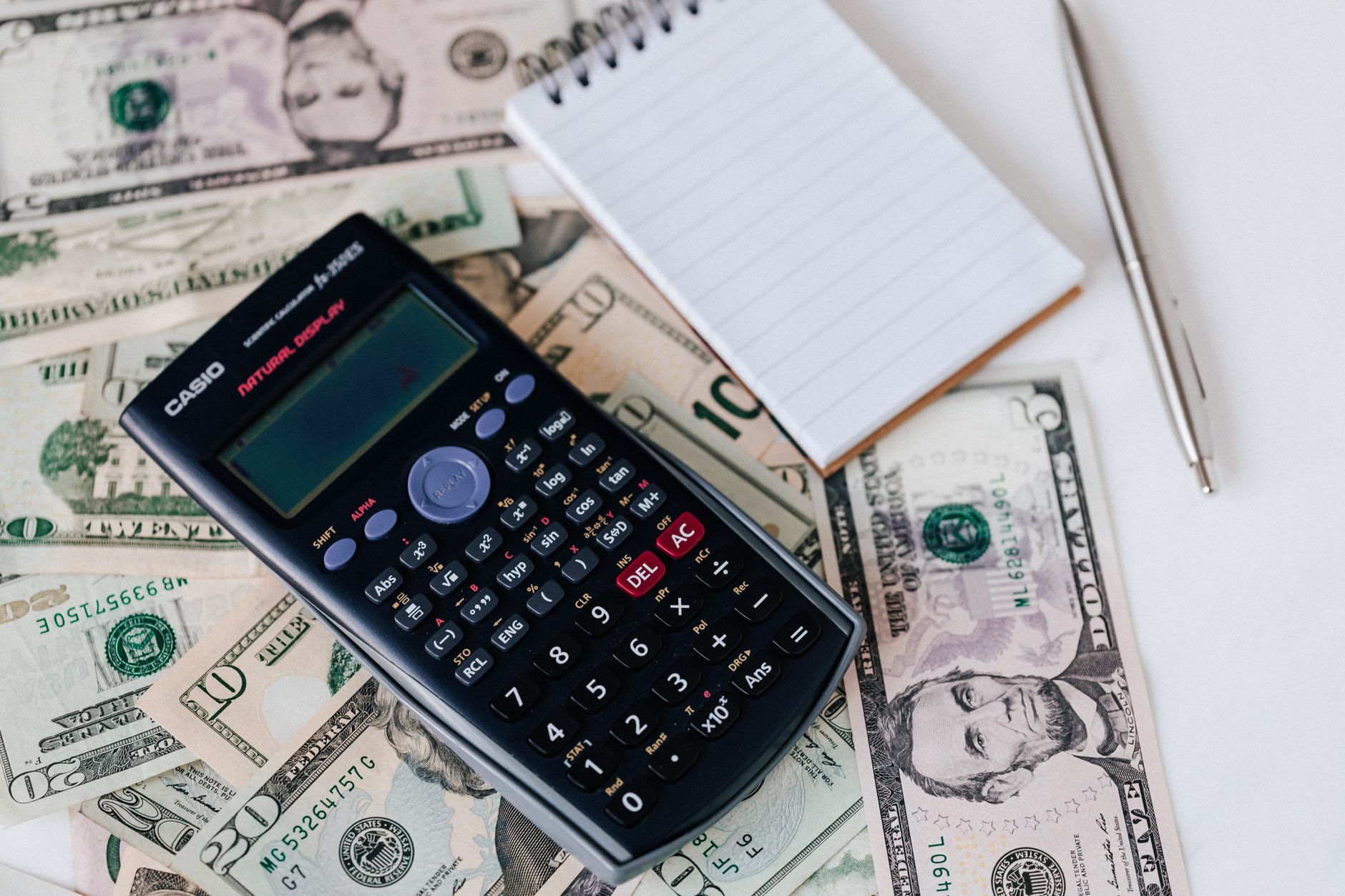 Quel pourcentage de salaire perd-on à la retraite ? — calculateur de retraite et argent